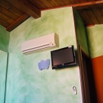 camera mansardata zona notte TV LCD e climatizzazione